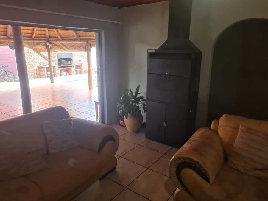 5 Bedroom Property for Sale in Pellissier Free State